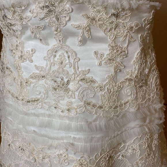 Oleg Cassini Ivory Wedding Dress with Train - Picture 4 of 14